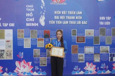 Vương Minh Châu (sinh viên Học viện Ngân hàng) bày tỏ sự kỳ vọng trước những định hướng lớn mà Đảng đặt ra đối với sự phát triển của Hà Nội trong giai đoạn mới. Ảnh: TTXVN phát