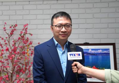 Luật sư Đỗ Gia Thắng - Tổng Thư ký Hội Doanh nhân Việt Nam tại Australia (VBAA) - trả lời phỏng vấn của phóng viên TTXVN tại Australia. Ảnh: Lê Đạt - PV TTXVN tại Australia