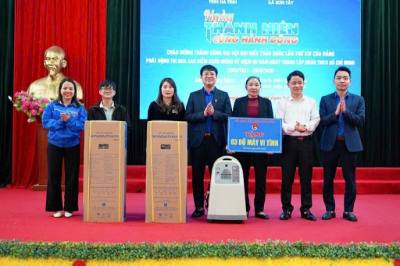 Tỉnh đoàn Hà Tĩnh và xã Sơn Tây trao tặng các nguồn lực tại Ngày hội thanh niên cùng hành động ở xã Sơn Tây, Hà Tĩnh