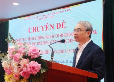 Giám đốc Sở Giáo dục và Đào tạo tỉnh Hưng Yên Phạm Đồng Thụy phát biểu chỉ đạo tại buổi chuyên đề “Đưa nghệ thuật truyền thống vào các cơ sở giáo dục phổ thông có cấp tiểu học tỉnh Hưng Yên năm học 2025 - 2026”. Ảnh: Nguyễn Công Hải - TTXVN