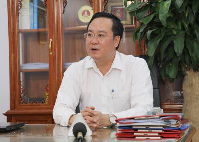 Phó Bí thư Thường trực Đảng ủy xã Hải Thịnh Mai Thanh Tùng phát biểu ý kiến về mục tiêu phát triển giai đoạn 2026 - 2030 và tầm nhìn đến năm 2045 của đất nước. Ảnh: Thùy Dung - TTXVN